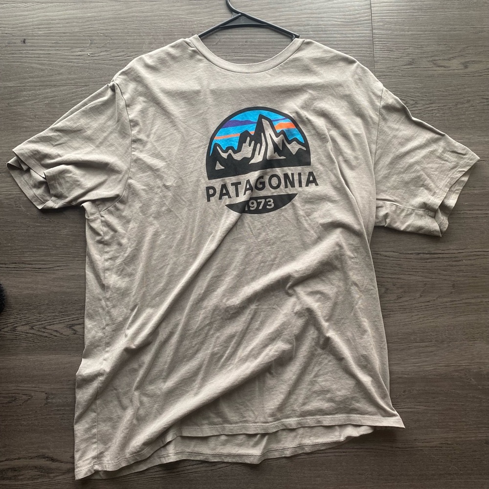 Patagonia t shirt size large